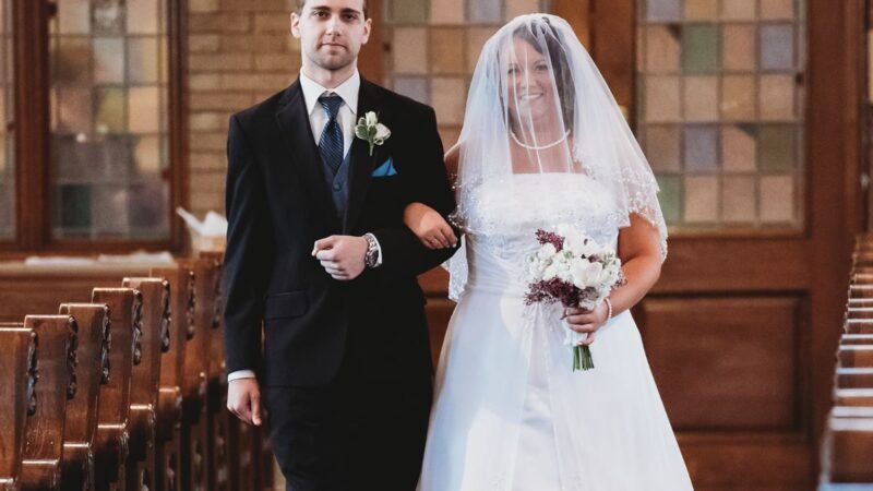 5 Reasons to Hire a Local Wedding Photographer Rochester Over a Travel Shooter